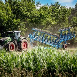 LEMKEN Titan 18